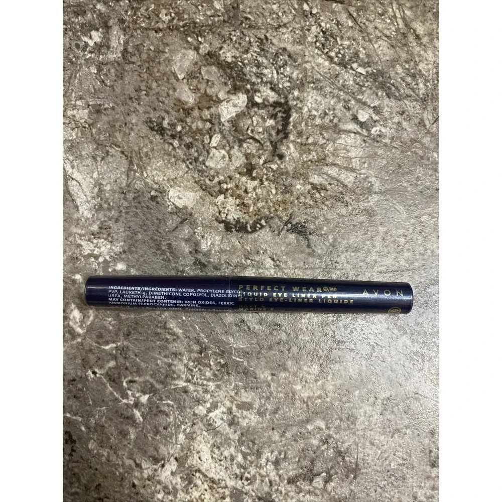 new AVON Perfect wear eyeliner pen - navy marine